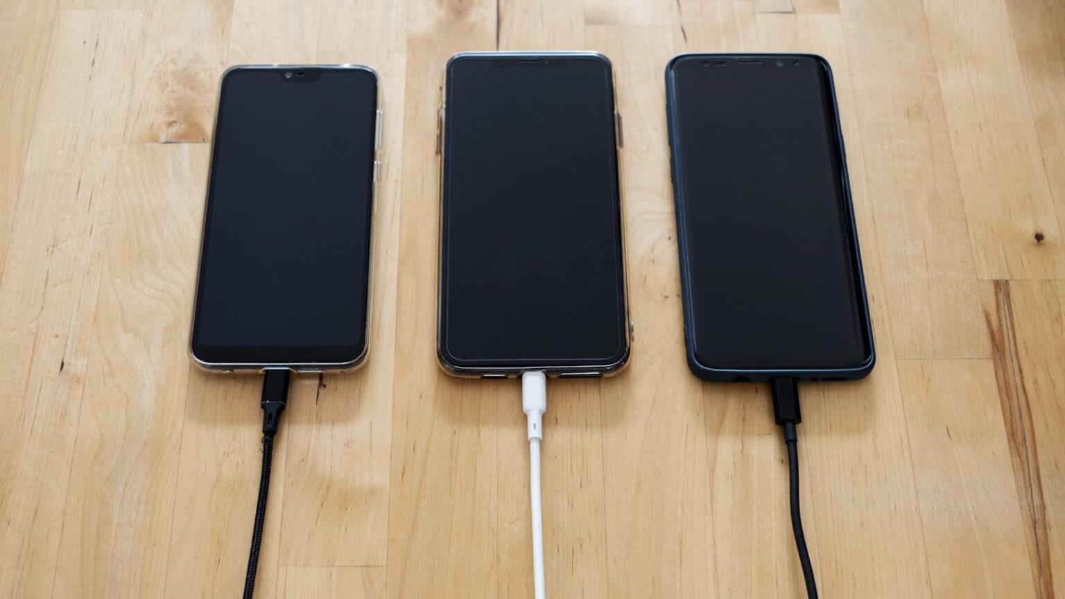 Why does my phone only charge when it’s off? 6 Fixes - emergingtechs.net